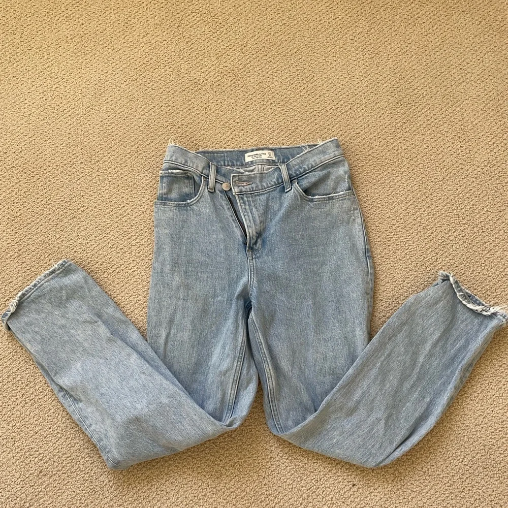 Abercrombie & Fitch The 90s Straight Ultra High Rise - Picture 3 of 3